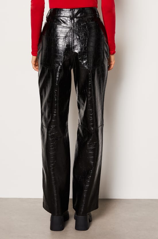 Pantalon coupe droite en simili cuir;${refinementColor}