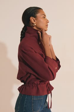 Veste casual avec d&eacute;tails boutonn&eacute;s argent&eacute;s;${refinementColor}