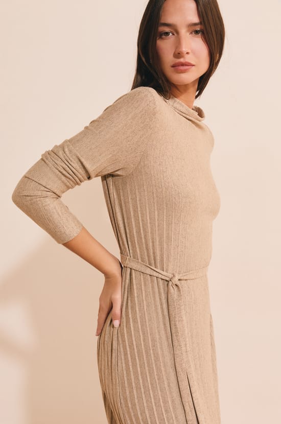 Robe longue &agrave; nouer;${refinementColor}
