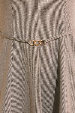Robe courte avec d&eacute;tail dor&eacute; en coton;${refinementColor}