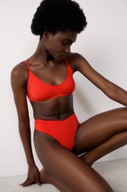 Panty de bikini brasileña;${refinementColor}