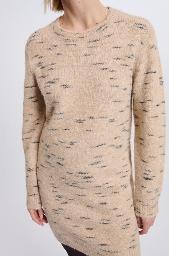 Robe pull en maille;${refinementColor}