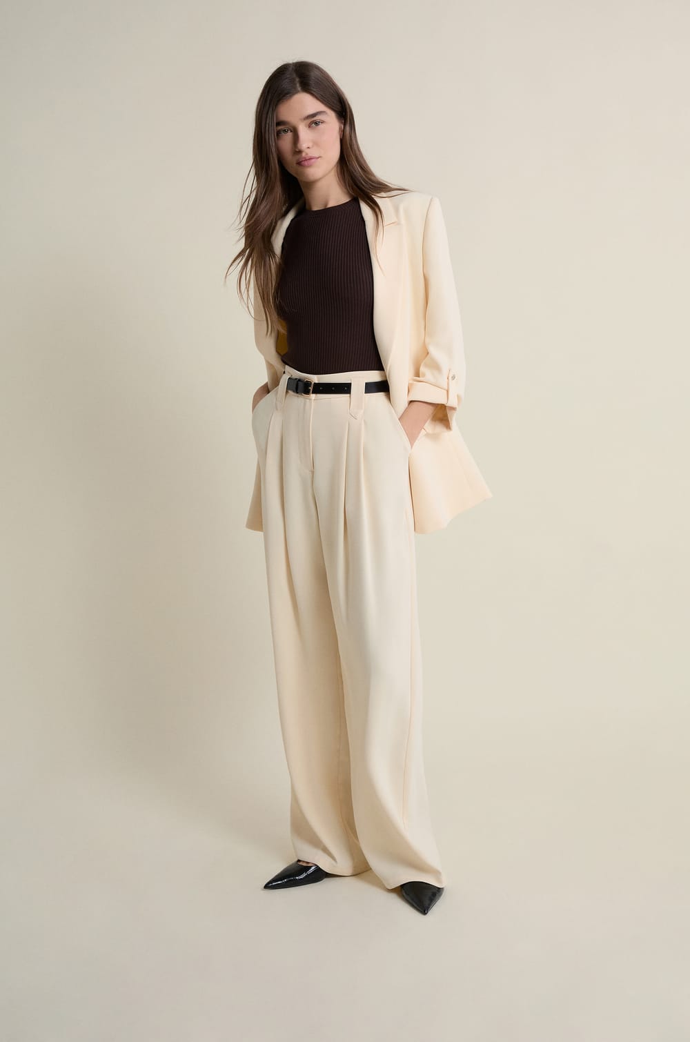 Pantalon large &agrave; pinces;${refinementColor}