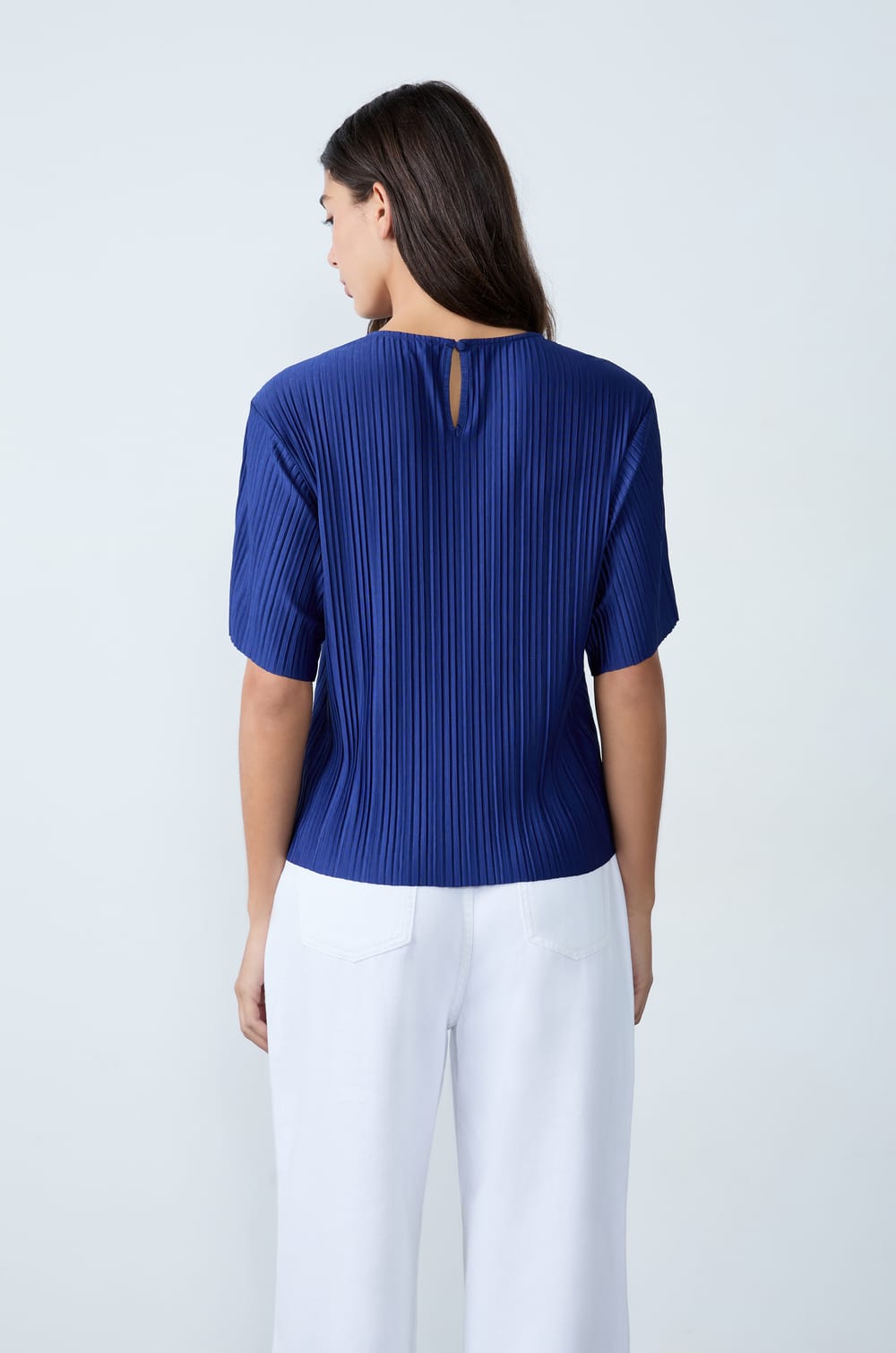 Short-sleeved pleated top;${refinementColor}