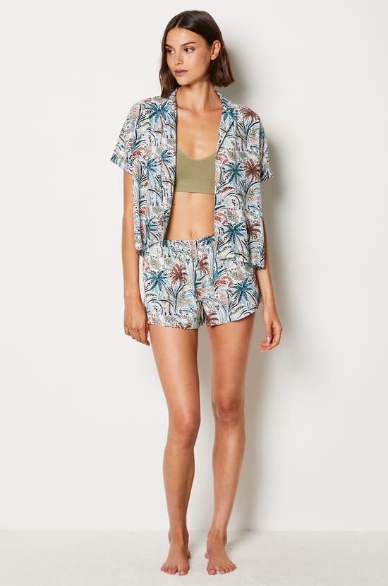 Short-sleeved pyjama shirt with palm print;${refinementColor}