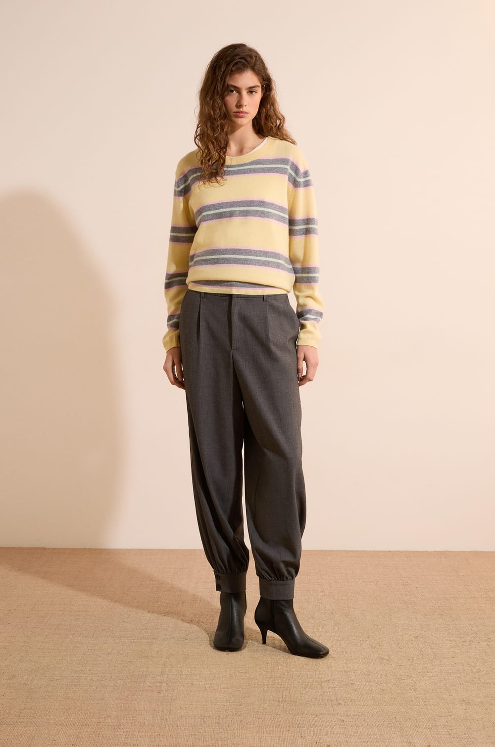 Pull col rond ray&eacute; 100% cachemire;${refinementColor}