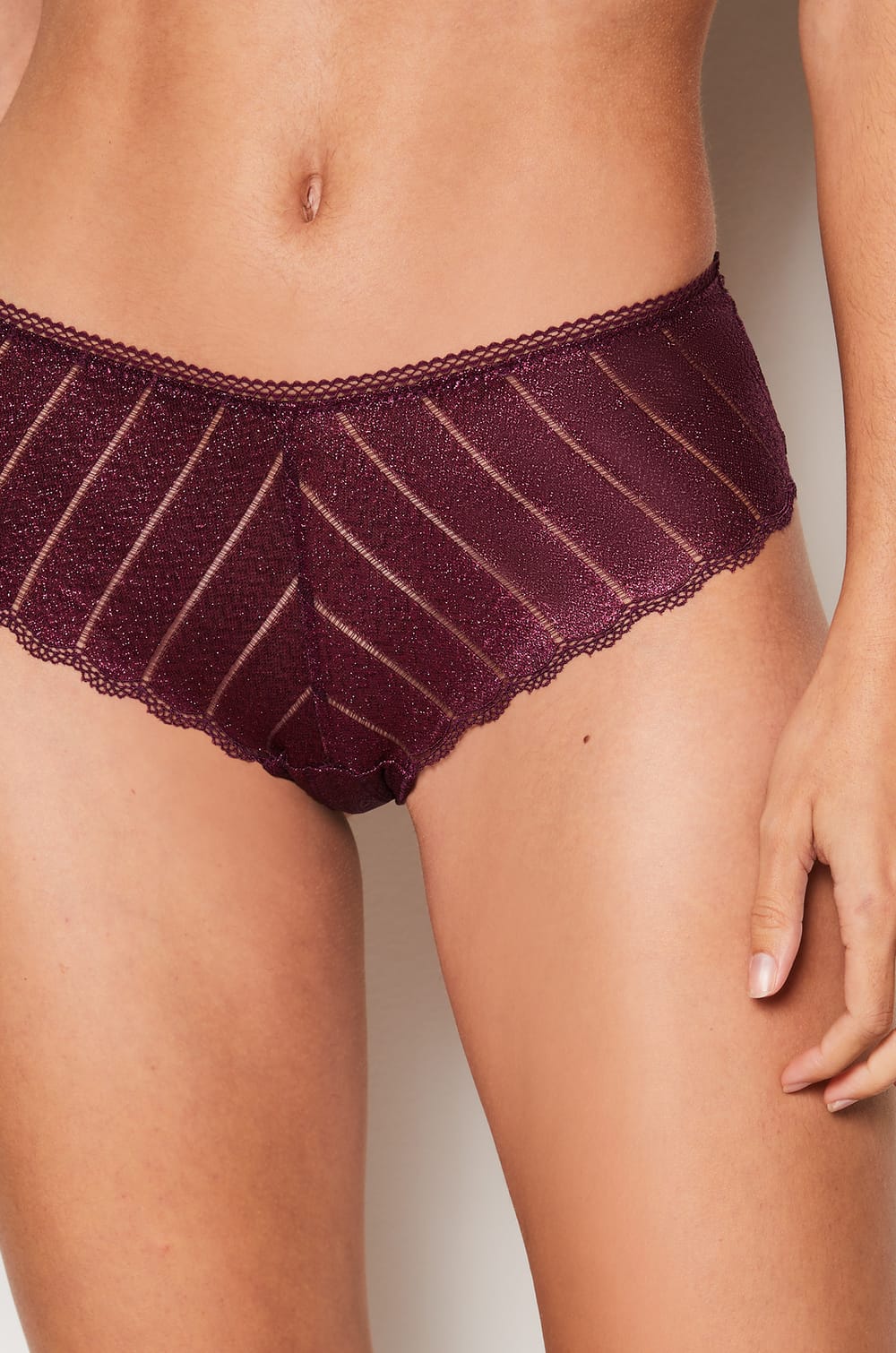 Shorty en dentelle irisé;${refinementColor}
