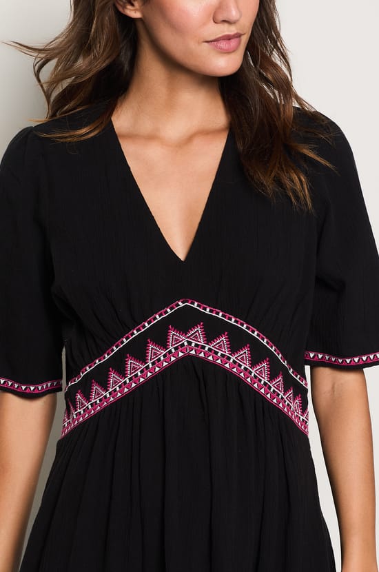 Robe longue manches courtes brodée;${refinementColor}