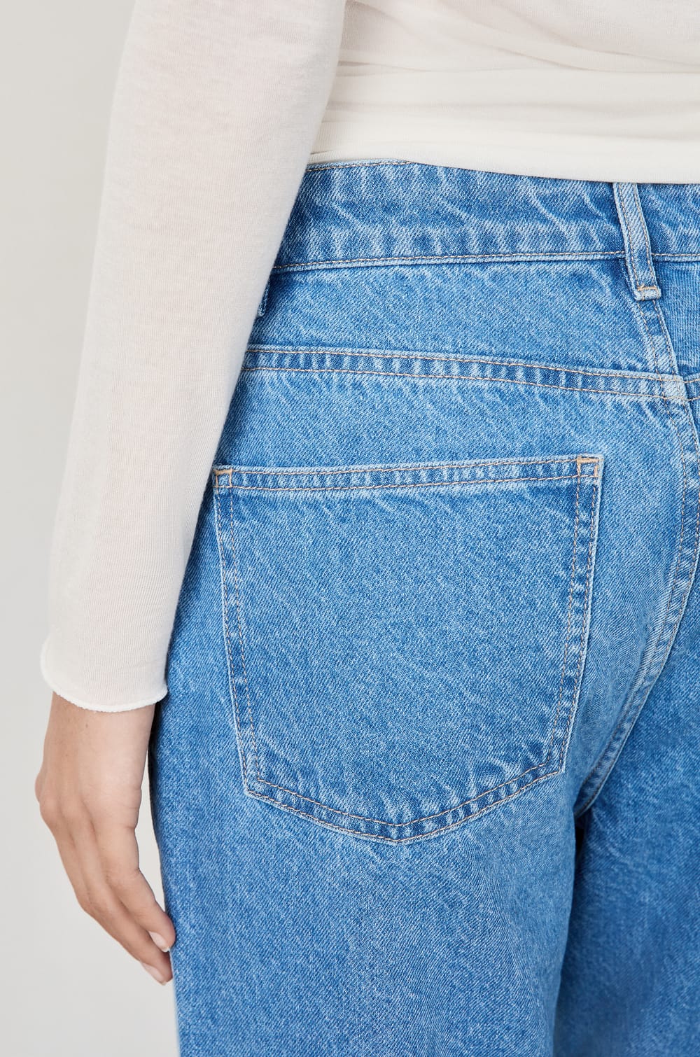 Straight Jeans;${refinementColor}