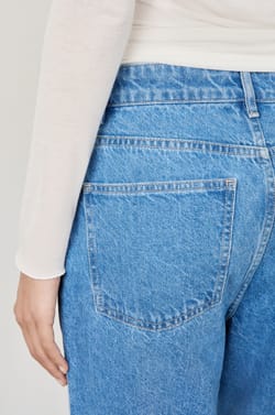 Straight Jeans;${refinementColor}