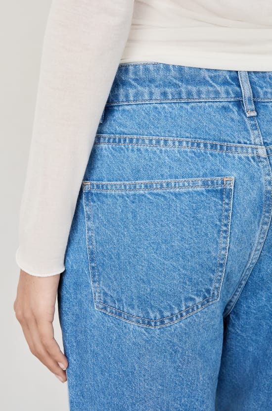 Straight Jeans;${refinementColor}