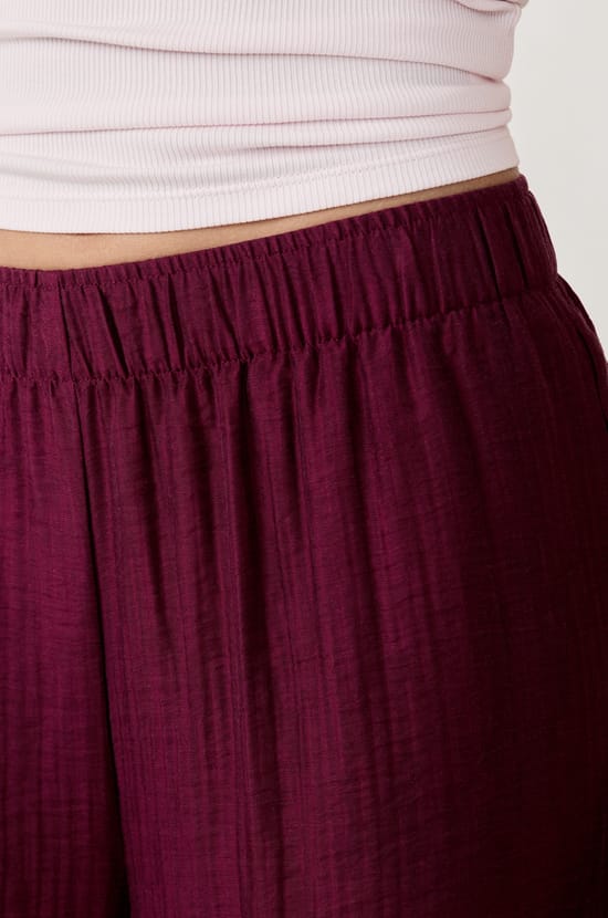 Pantal&oacute;n amplio liso;${refinementColor}