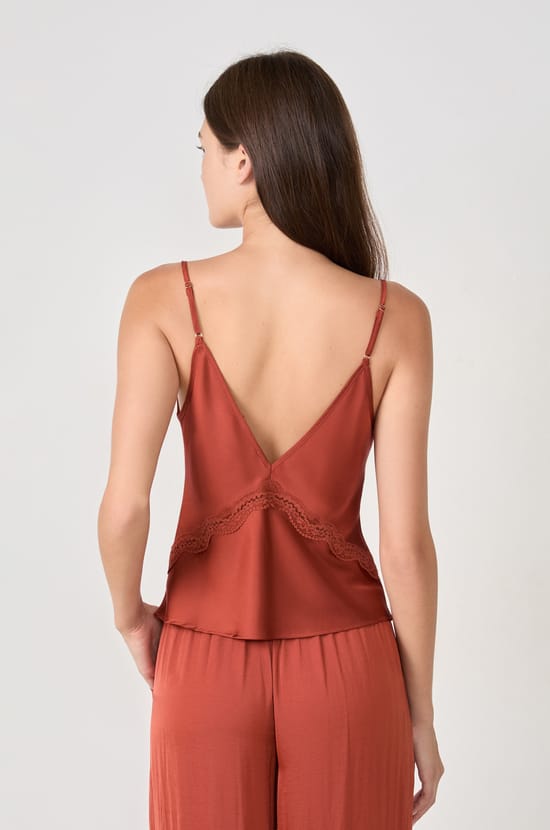 Caraco satiné décolleté;${refinementColor}