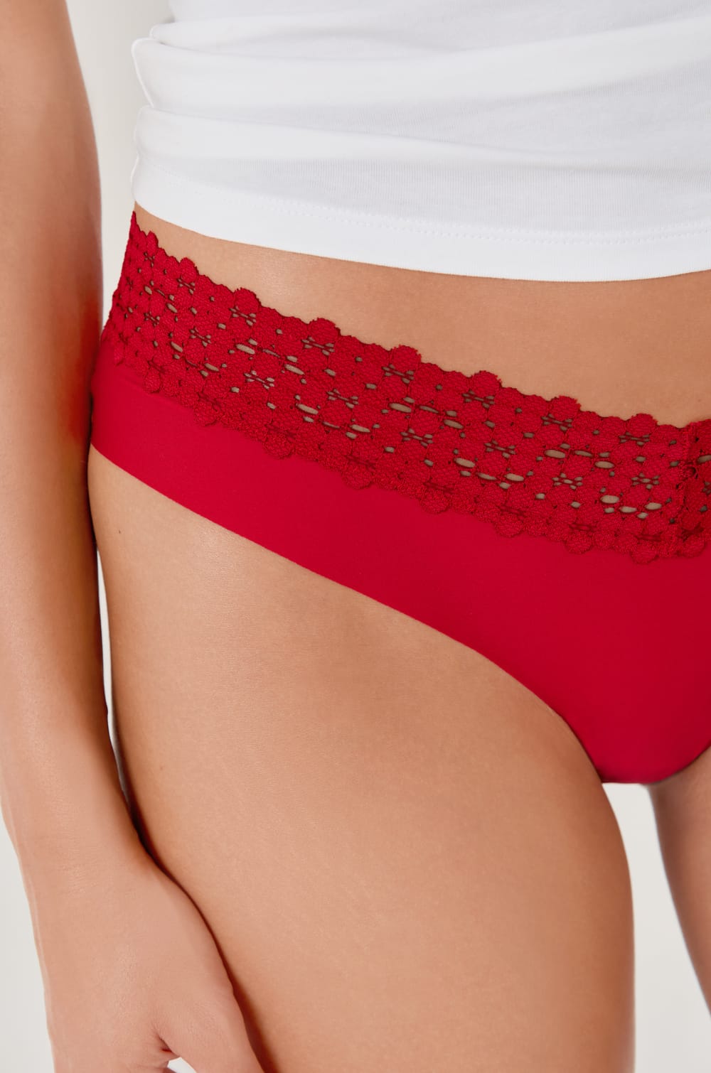 V-shape Hipster in Microfiber and Lace;${refinementColor}