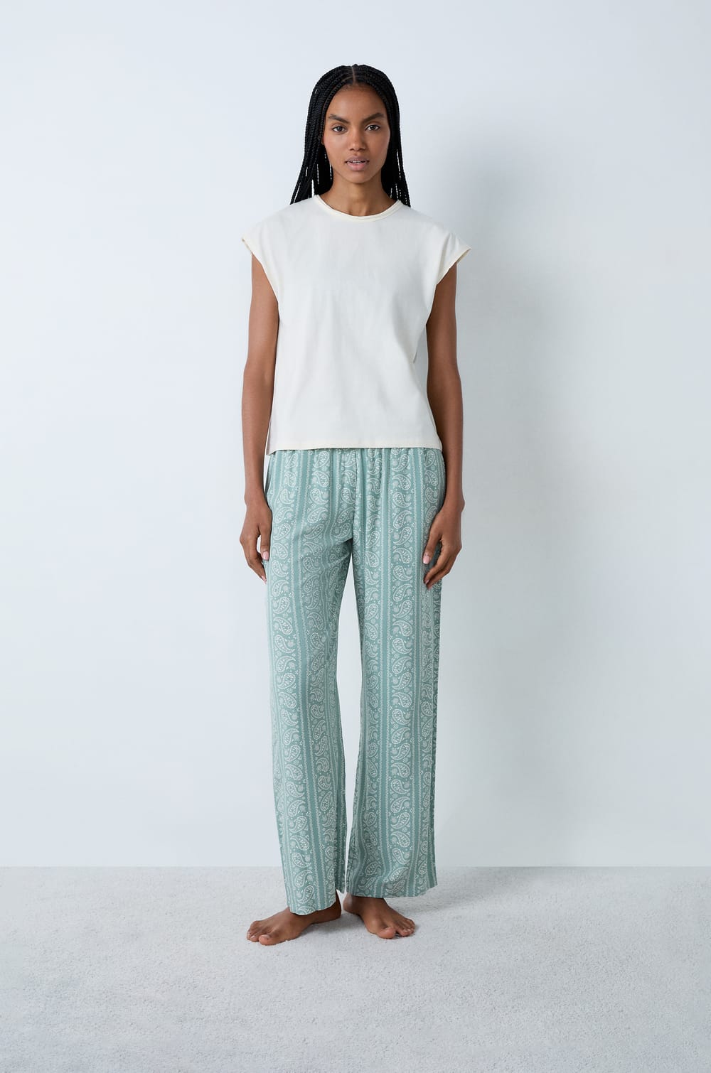 Kurzarm-T-Shirt aus Baumwolle mit Cowboystiefel-Motiv auf dem Rücken;${refinementColor}