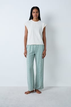 Kurzarm-T-Shirt aus Baumwolle mit Cowboystiefel-Motiv auf dem Rücken;${refinementColor}