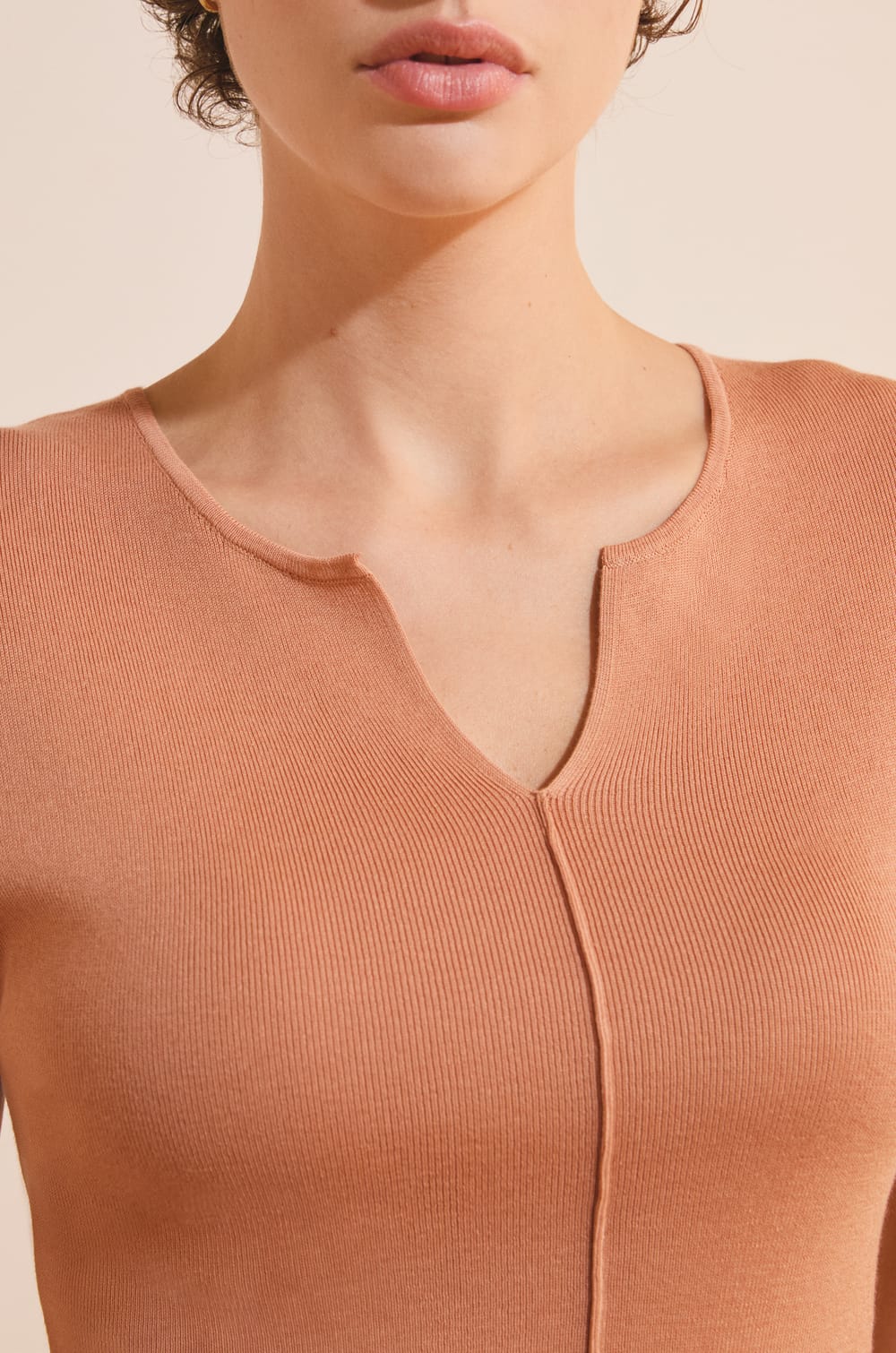 Top &agrave; col V avec coton;${refinementColor}