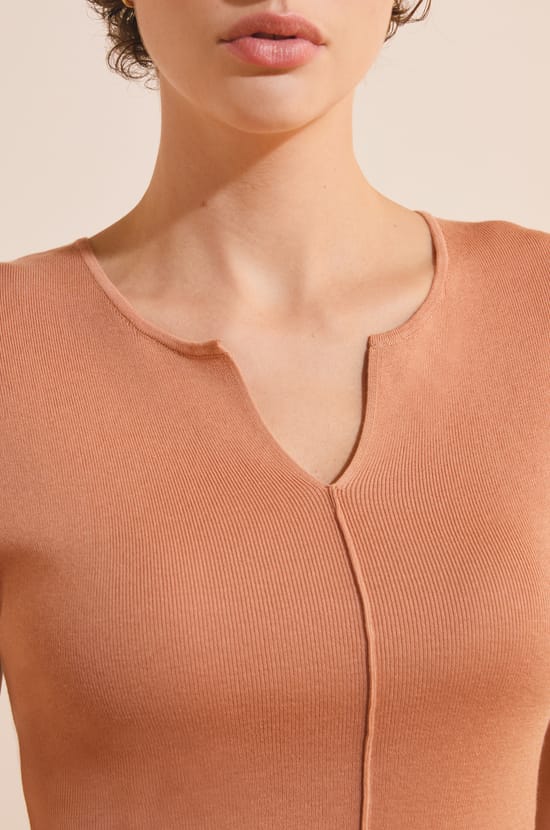 Top &agrave; col V avec coton;${refinementColor}