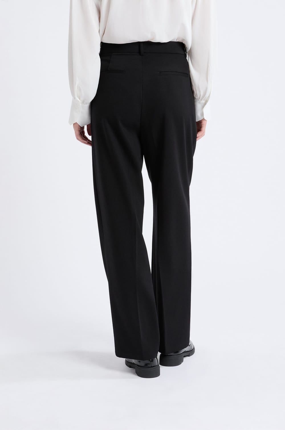 Pantalon large droit;${refinementColor}