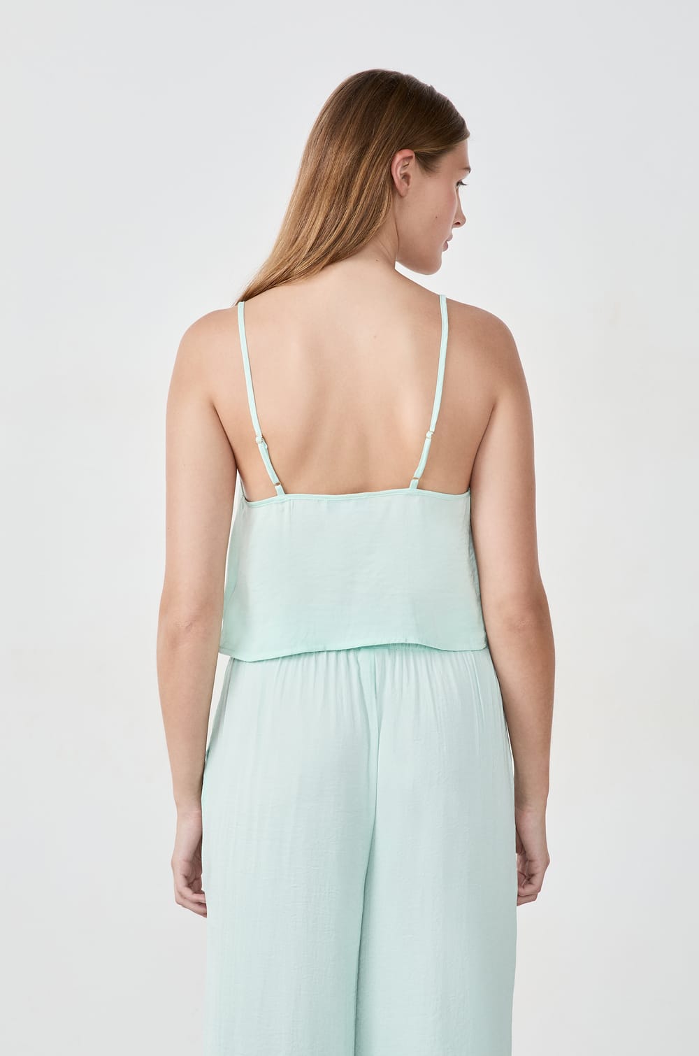 Top satinado con tirantes;${refinementColor}