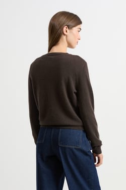 Round neck cashmere sweater;${refinementColor}