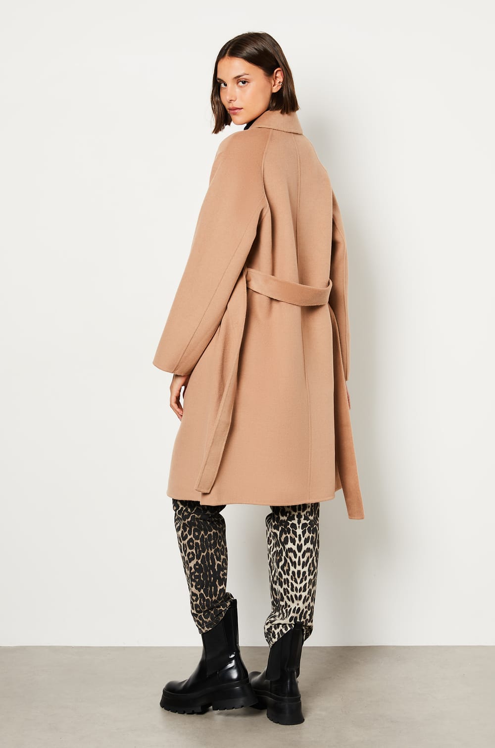 Manteau long ceinturé avec laine;${refinementColor}