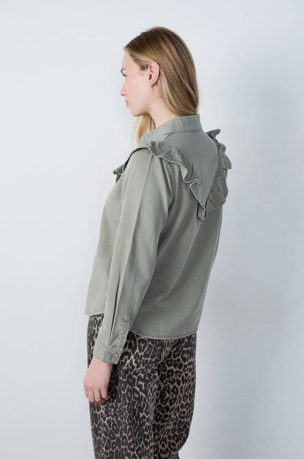 Long-sleeved shirt with ruffles;${refinementColor}