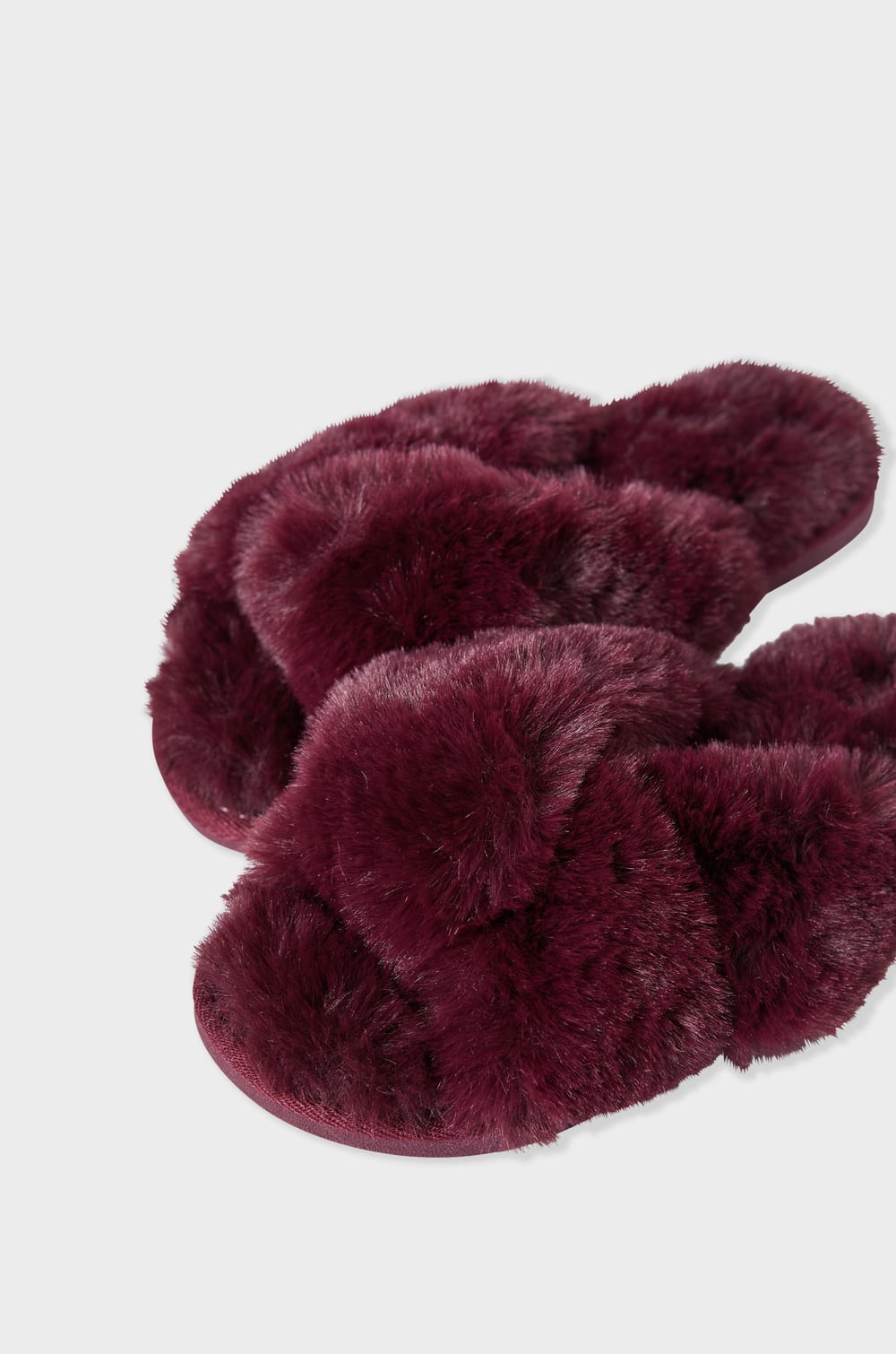 Flip-Flop Slippers;${refinementColor}