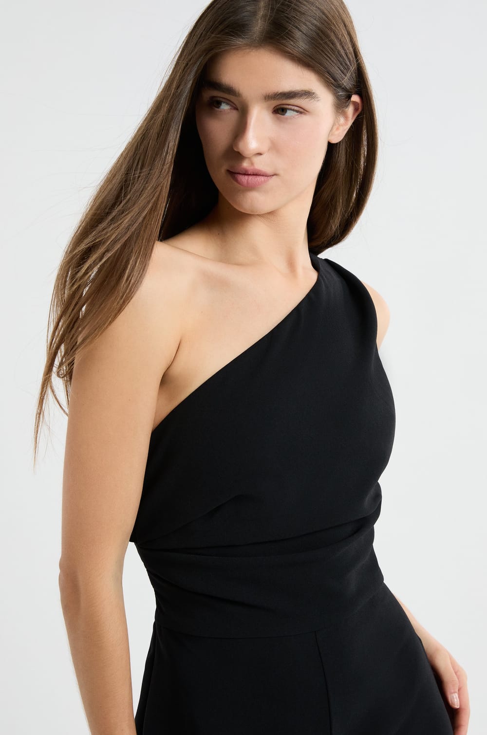 Asymmetrische jumpsuit;${refinementColor}