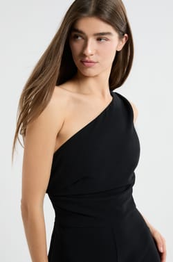 Asymmetrische jumpsuit;${refinementColor}