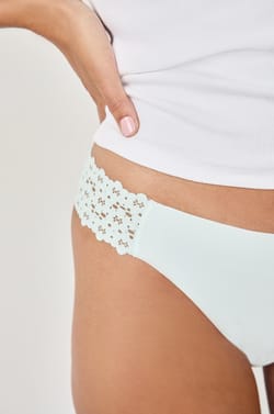 Panty microfibra, motivos de encaje;${refinementColor}