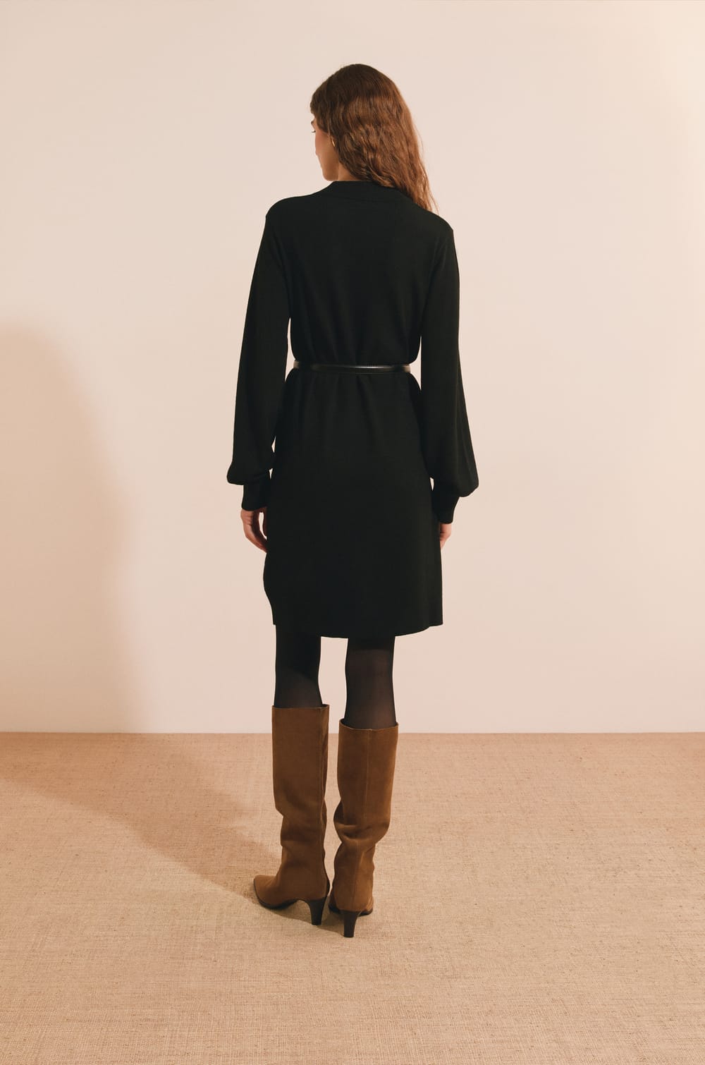 Robe courte manches longues;${refinementColor}