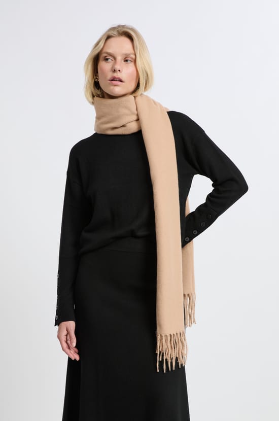 Scarf with Fringes;${refinementColor}