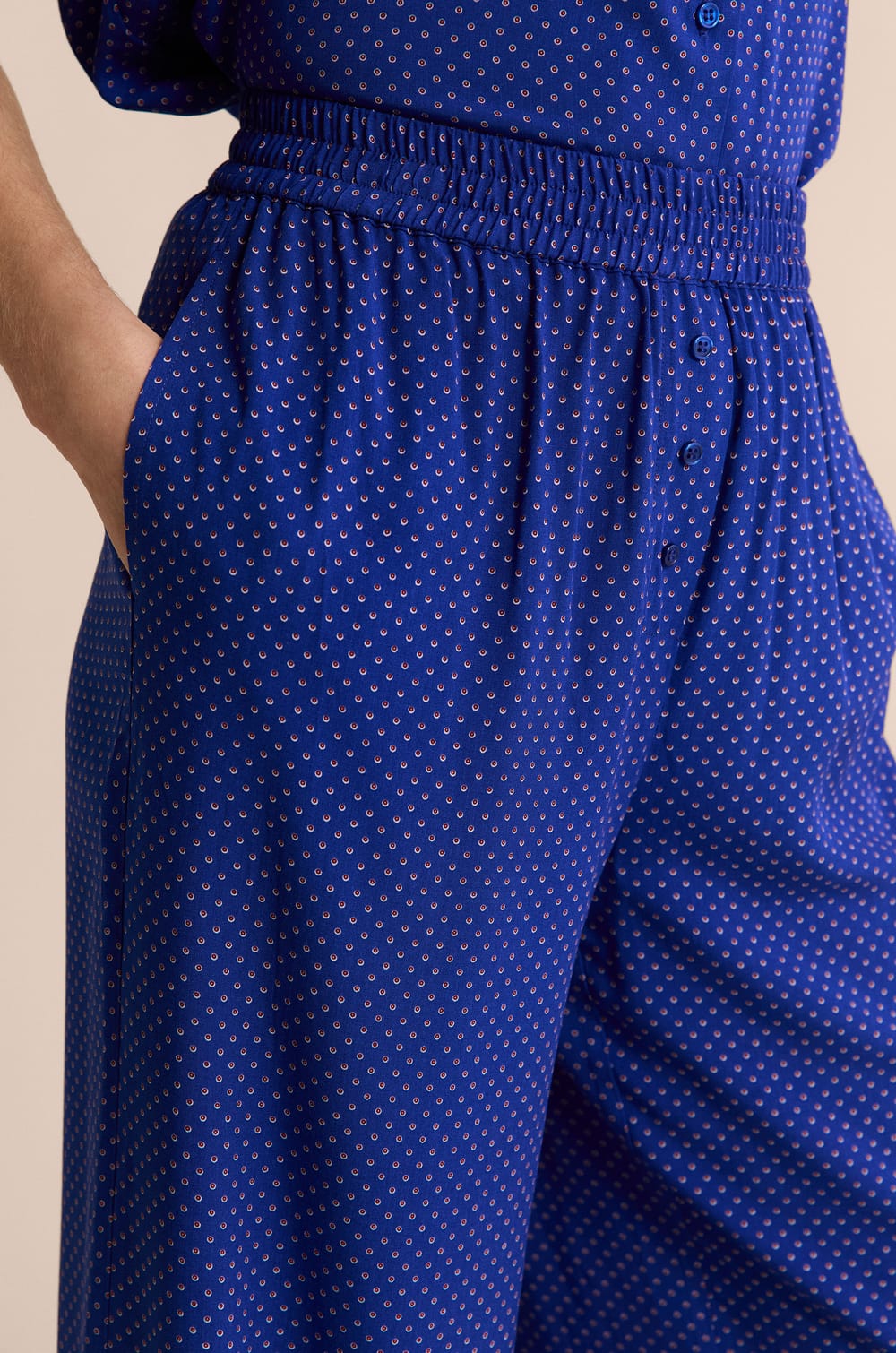 Pantal&oacute;n de pijama con lunares;${refinementColor}