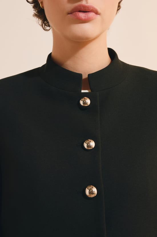 Veste avec d&eacute;tails dor&eacute;s;${refinementColor}