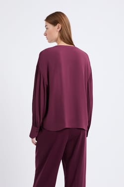 Chemise à manches longues en crepe;${refinementColor}