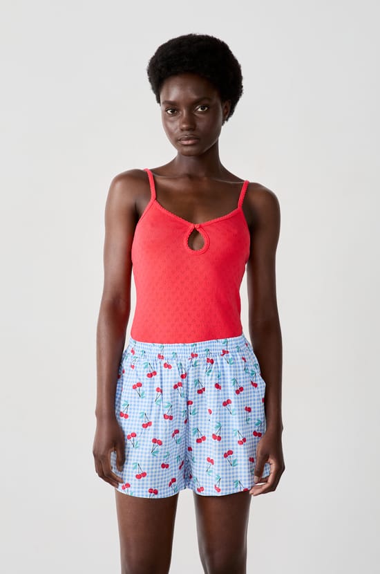Short imprim&eacute; vichy avec des cerises;${refinementColor}