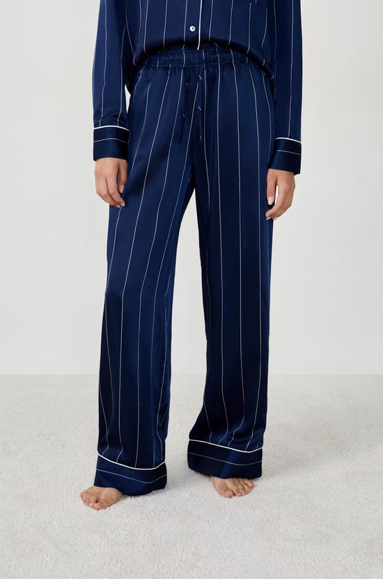 Pantalon de pyjama en satin à rayures;${refinementColor}