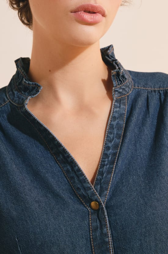 Robe courte &agrave; manches longues en jean;${refinementColor}