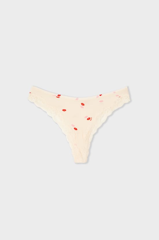 Tanga en microfibre &agrave; motifs bisous avec d&eacute;tails en dentelle;${refinementColor}