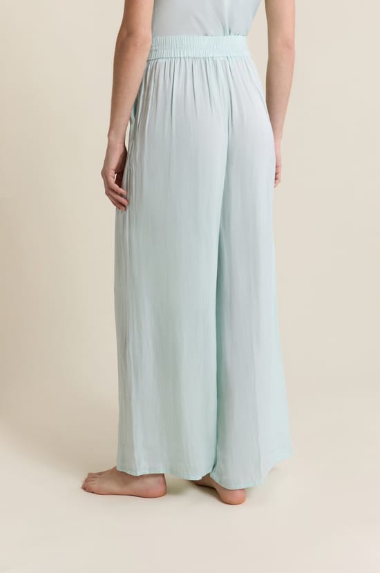 Pantalon satin&eacute; coupe large;${refinementColor}