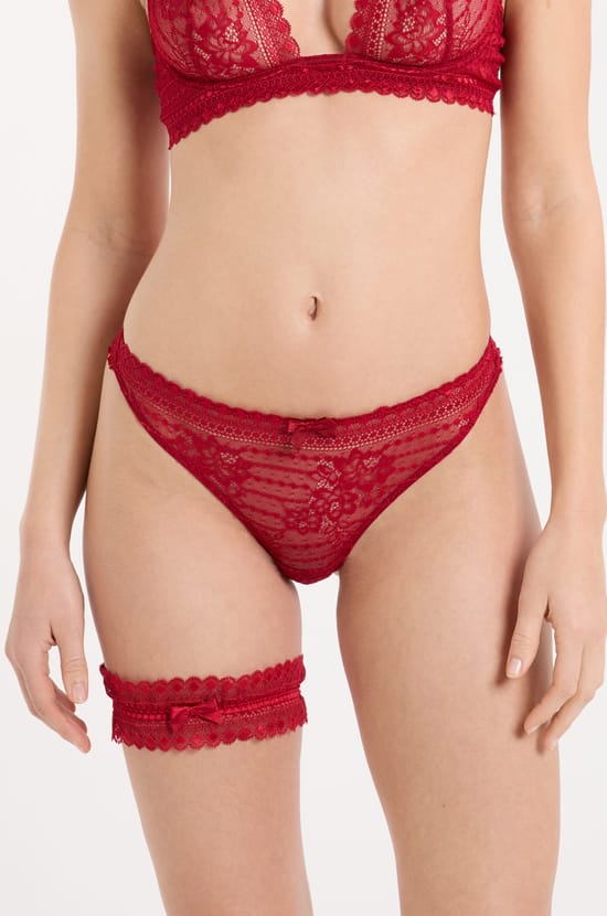 Lace Garter;${refinementColor}