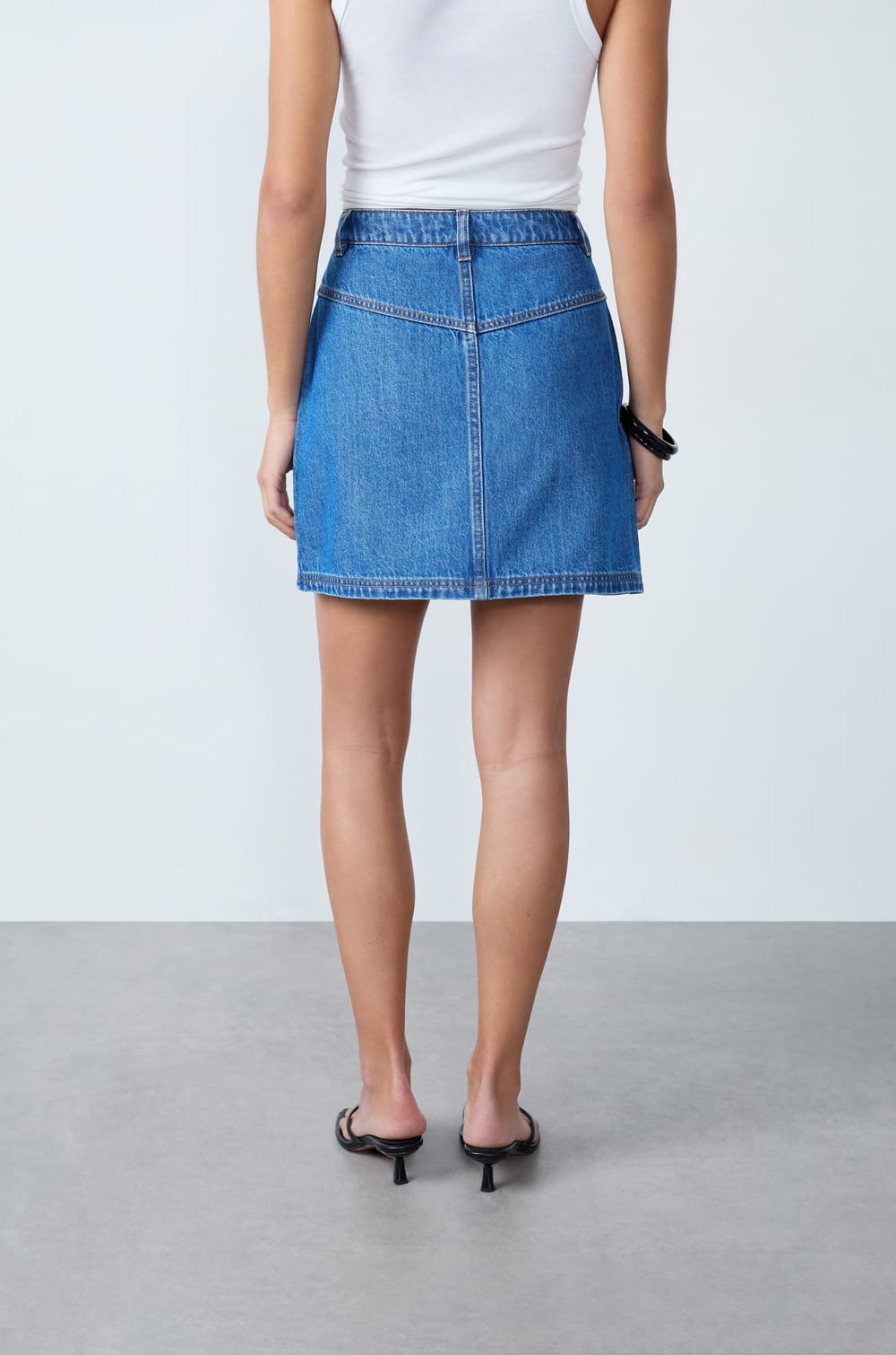 Jupe courte denim;${refinementColor}