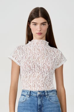 T-shirt en dentelle transparent;${refinementColor}