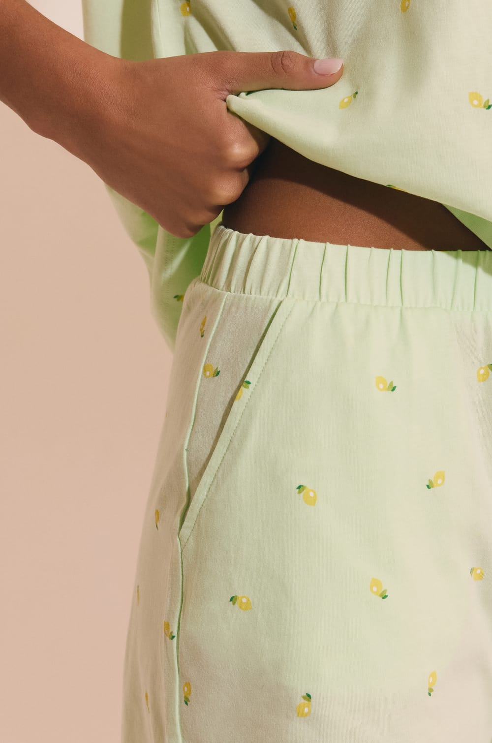 Pyjama 2 pi&egrave;ces motifs ananas;${refinementColor}