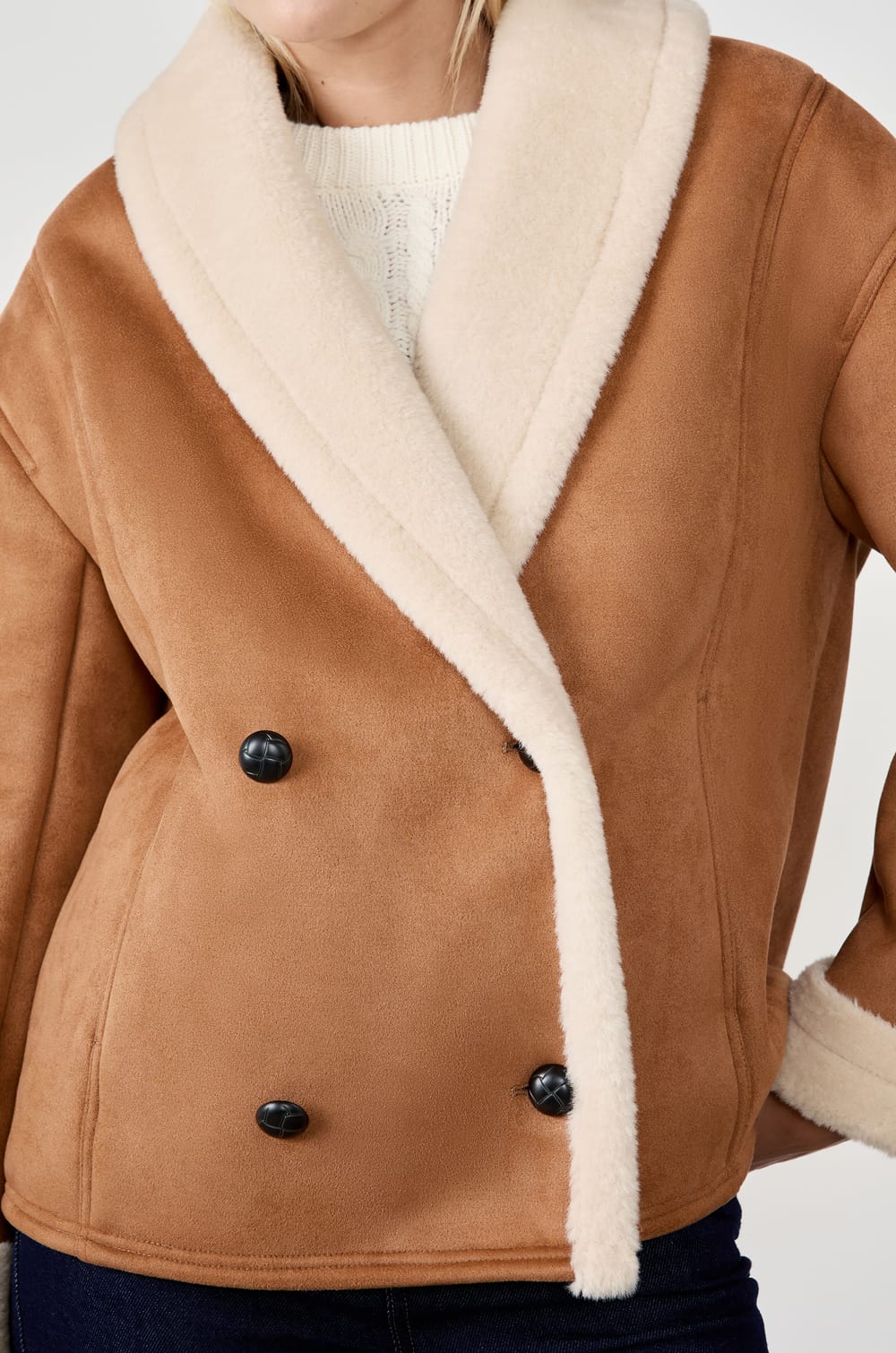 Manteau court en fausse fourrure;${refinementColor}