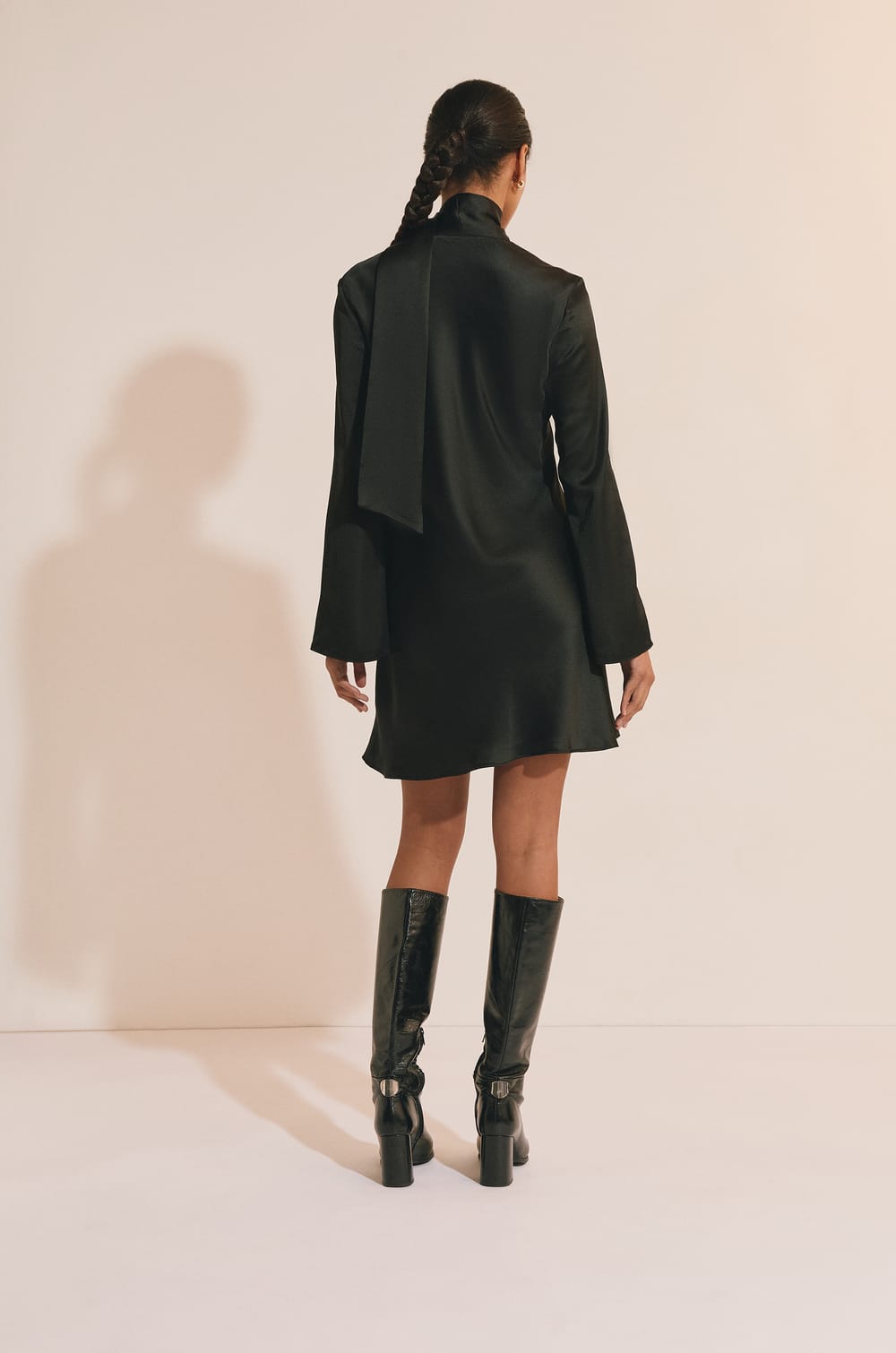 Robe courte satin&eacute;e;${refinementColor}