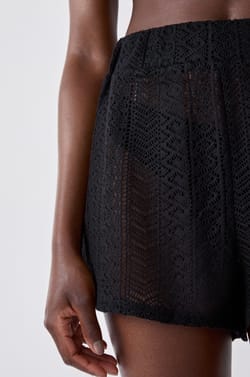 Pantalones cortos de playa de ganchillo;${refinementColor}