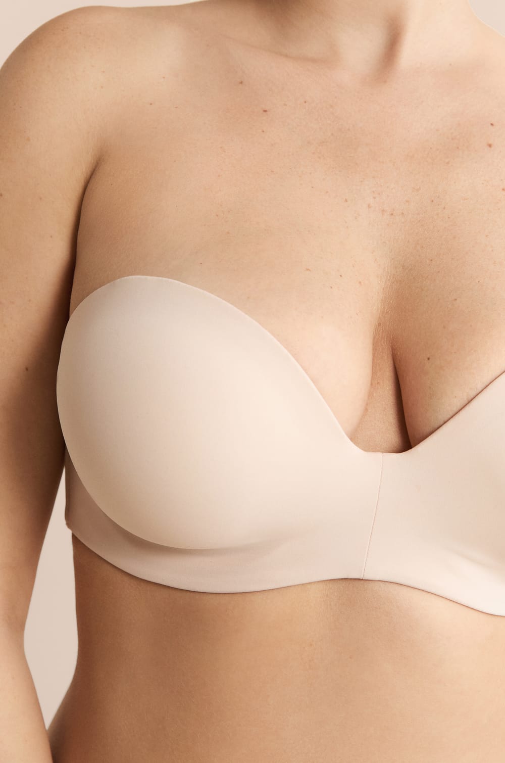 Strapless lightly lined bra with removable straps, cup C-E;${refinementColor}