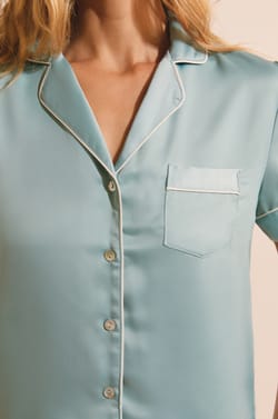 Chemise de nuit manches courtes satin&eacute;e;${refinementColor}